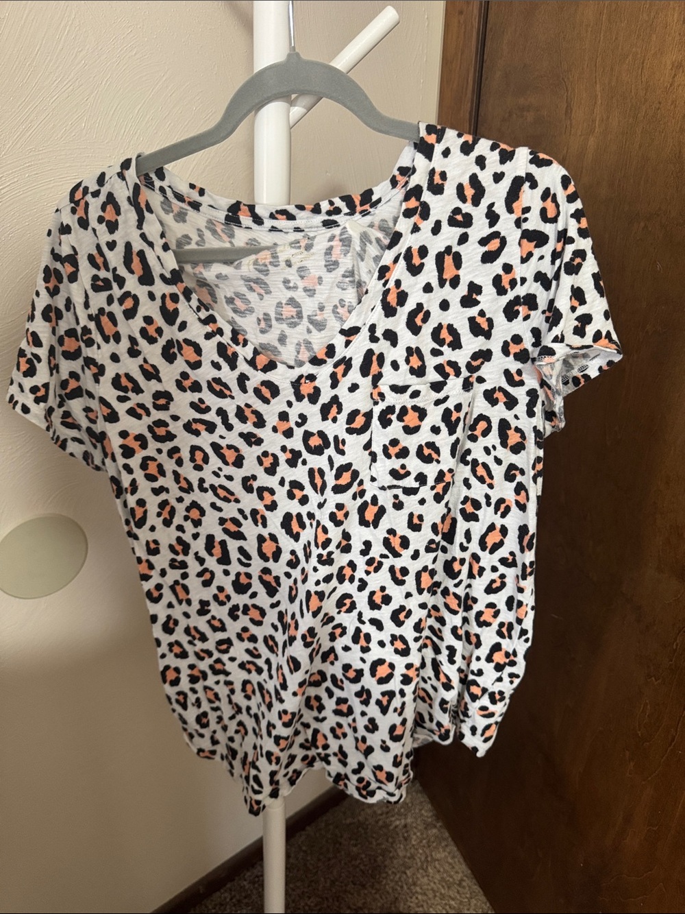 Women’s Leopard Print V-Neck Tee with Pocket - White and Orange